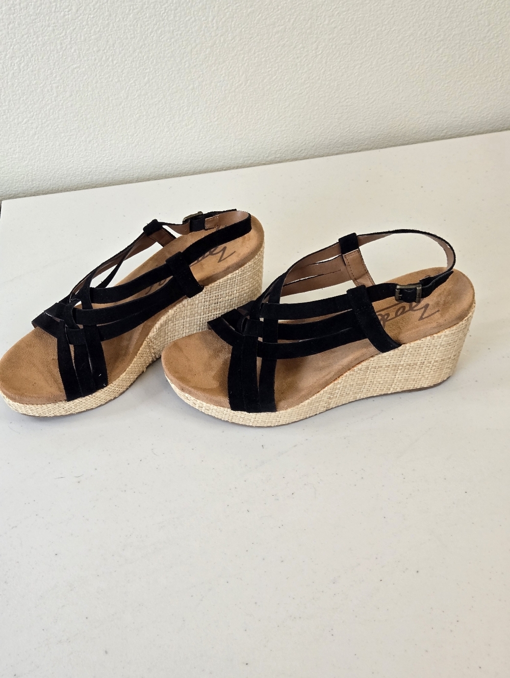 NIB Zodiac Black Strappy Platform Wedge Sandals Size 9.5 EU 39 1/2 - Picture 10 of 15